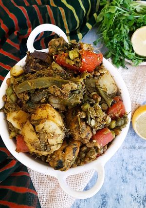 ઊંધિયું (Undhiyu Recipe In Gujarati) રેસીપી મુખ્ય ફોટો
