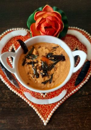 A picture of Onam special Tomato coconut chutney.