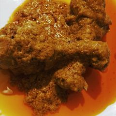 A picture of Chicken Chaap in Kolkata Style.