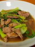 ผักกวางตุ้งฮ่องเต้ผัดหมูนุ่ม
