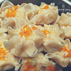 A picture of Chicken Shumai (dumplings).