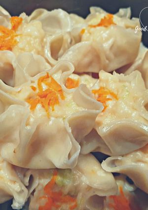 A picture of Chicken Shumai (dumplings).