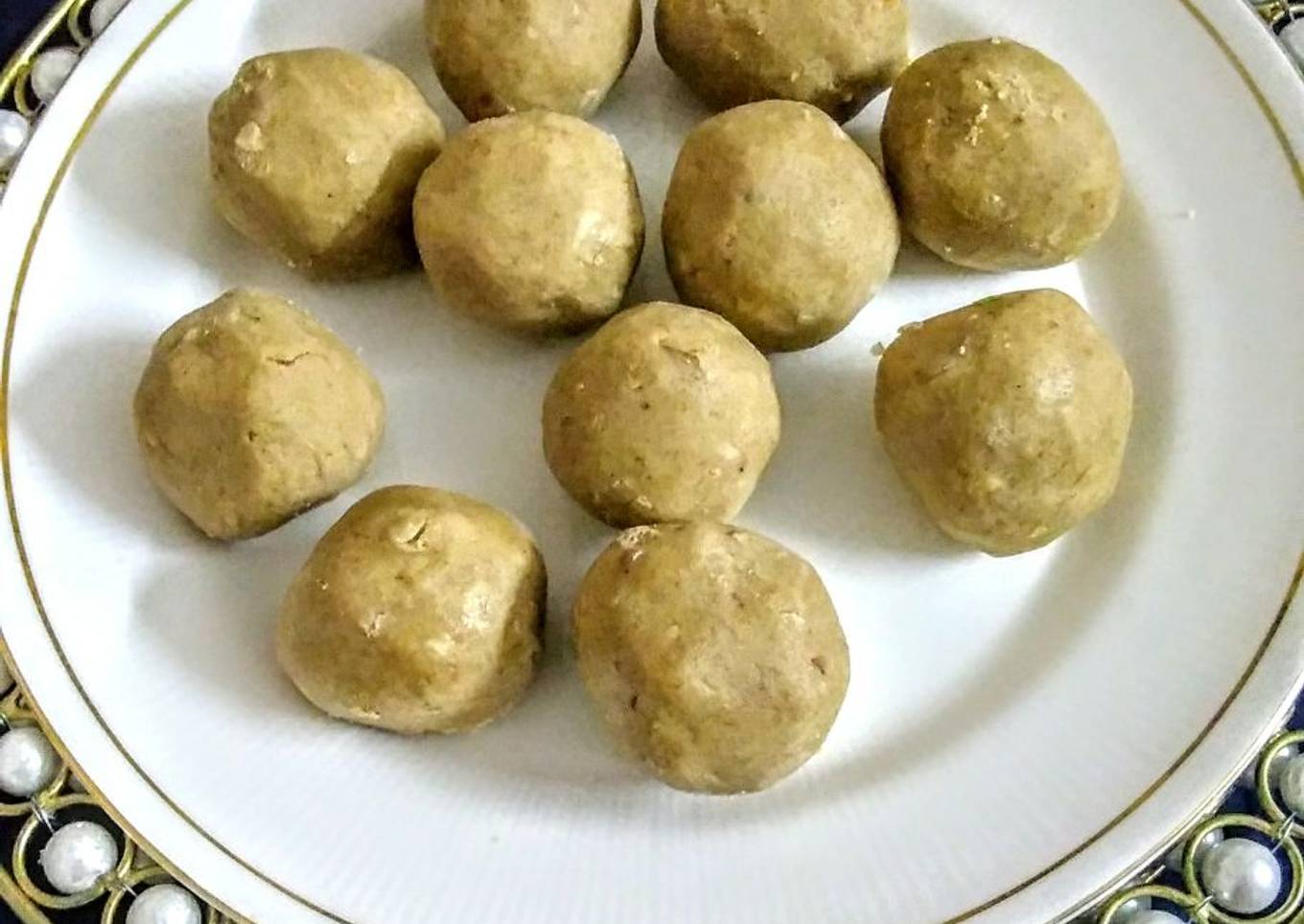 Gaund ke laddu