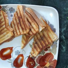 A picture of Cheese mayonnaise sandwich.