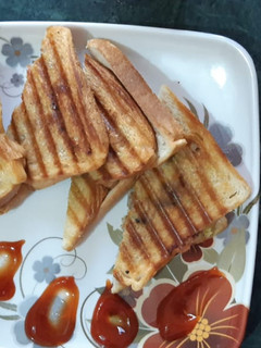 A picture of Cheese mayonnaise sandwich.