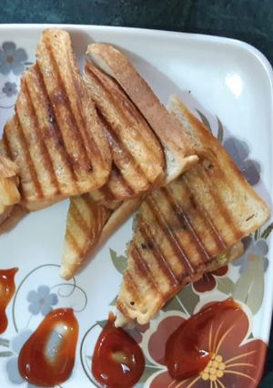 A picture of Cheese mayonnaise sandwich.