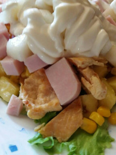 Una foto de Ensalada hawaiana de pollo con mayonesa