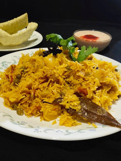 આલુમટર પુલાવ(alu matar pulav recipe in gujarati) રેસીપી મુખ્ય ફોટો