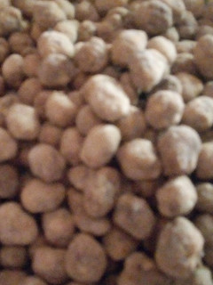 A picture of Coated peanut.