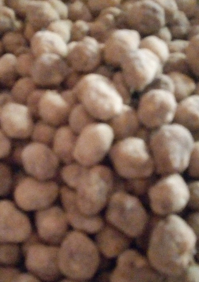 A picture of Coated peanut.