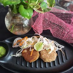 A picture of Cheese paneer bread tikki.