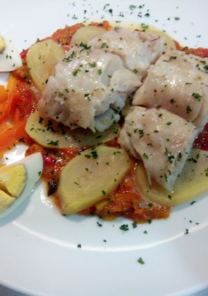 Foto principal de Merluza con pisto, patatas, huevo y zanahoria en Thermomix