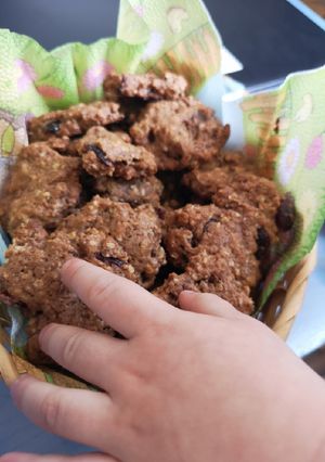 Vörösáfonyás-csokis zabkeksz recept fotója