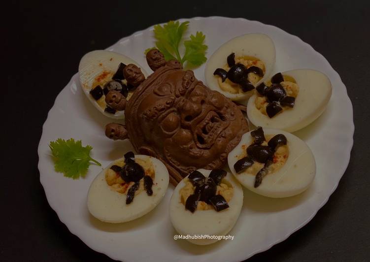 Recipe of Speedy Halloween Spooky Spider Devilled Eggs