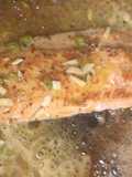 Salmón rosado con salsa de manteca y limón!