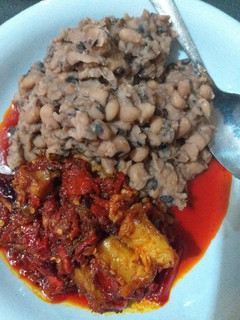 A picture of Cooked beans with fish sauce.