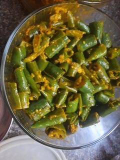 લીલા મરચા નું અથાણું (Lila Marcha Athanu Recipe In Gujarati) રેસીપી મુખ્ય ફોટો