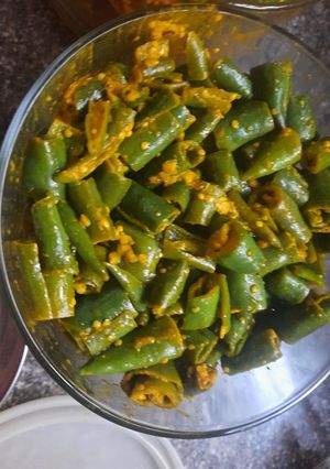 લીલા મરચા નું અથાણું (Lila Marcha Athanu Recipe In Gujarati) રેસીપી મુખ્ય ફોટો