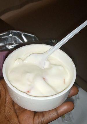 Fresh yoghurt with fruit ainihin hoton girkin