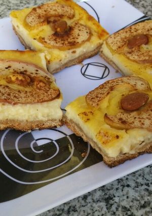 Una foto de Cuadrados de manzana y crema pastelera 🍎