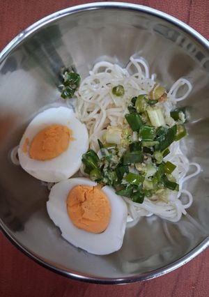麵線水煮蛋拌蔥油 的食譜成品照片