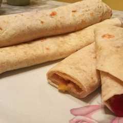 Una foto de Fajitas dulces rellenas de plátano