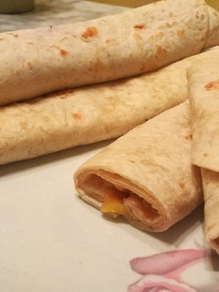Una foto de Fajitas dulces rellenas de plátano