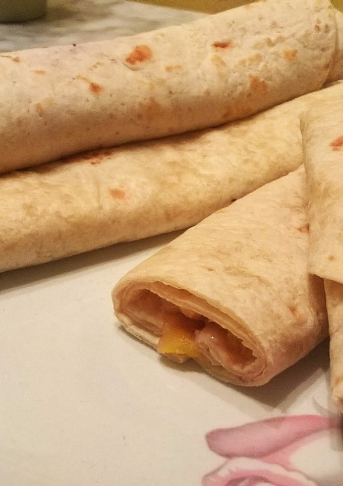 Una foto de Fajitas dulces rellenas de plátano