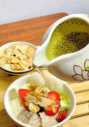Hình của món Chè Khúc Bạch.