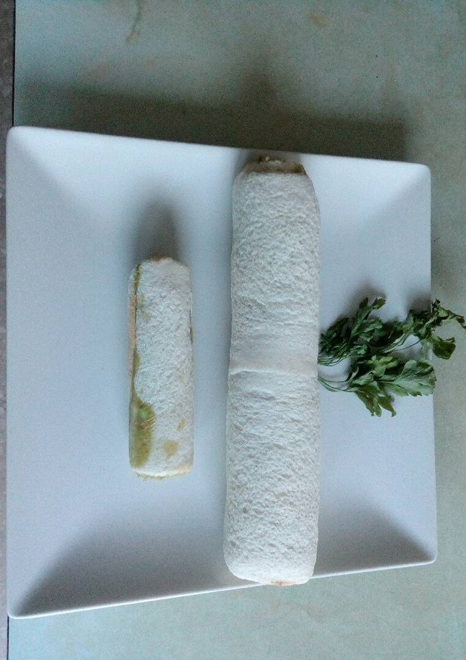 Una foto de Aperitivo de rollito de aguacate 