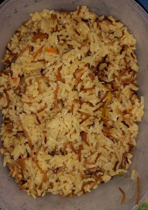 Una foto de Arroz con fideos