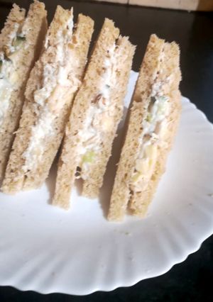 A picture of Chicken fruit sandwich.