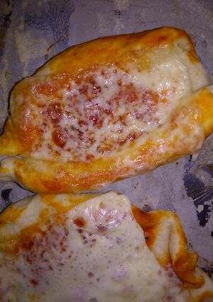 Una foto de Pizzas mini pizzas y canastitas de pizza 😅