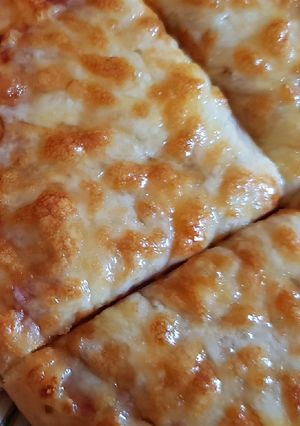 A picture of Very simple Margherita pizza #CookPadRamadan #iftarspecial.