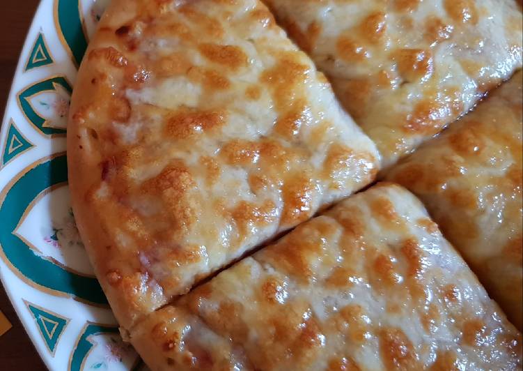 Very simple Margherita pizza #CookPadRamadan #iftarspecial