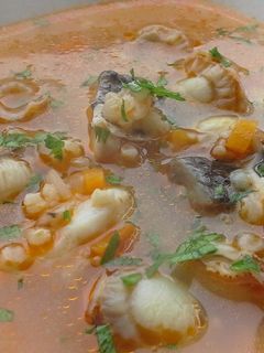 Una foto de Sopa de corvina y zamburiñas con cereales