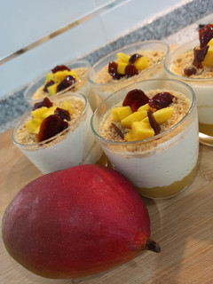 Una foto de Mousse de mango 🥭🥄