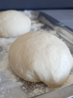 A picture of Pizza dough.