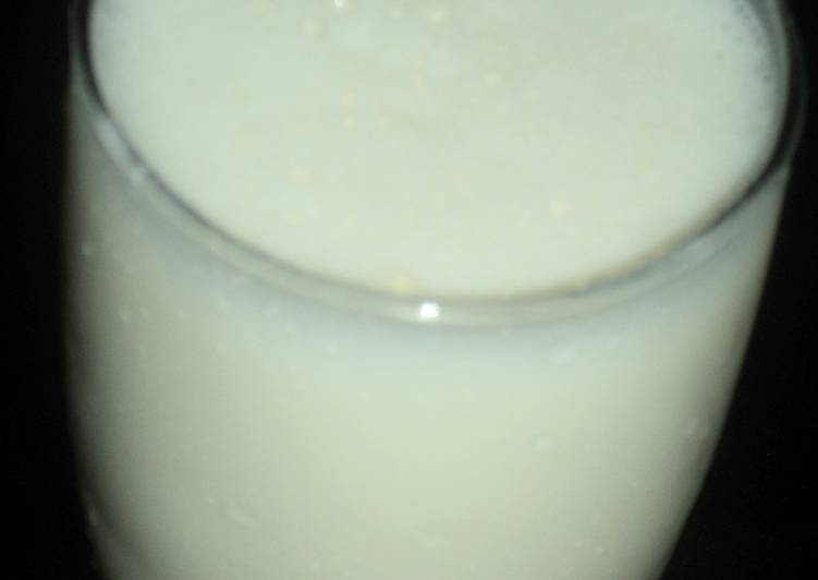 How to Make Super Quick Homemade Sweet Lassi