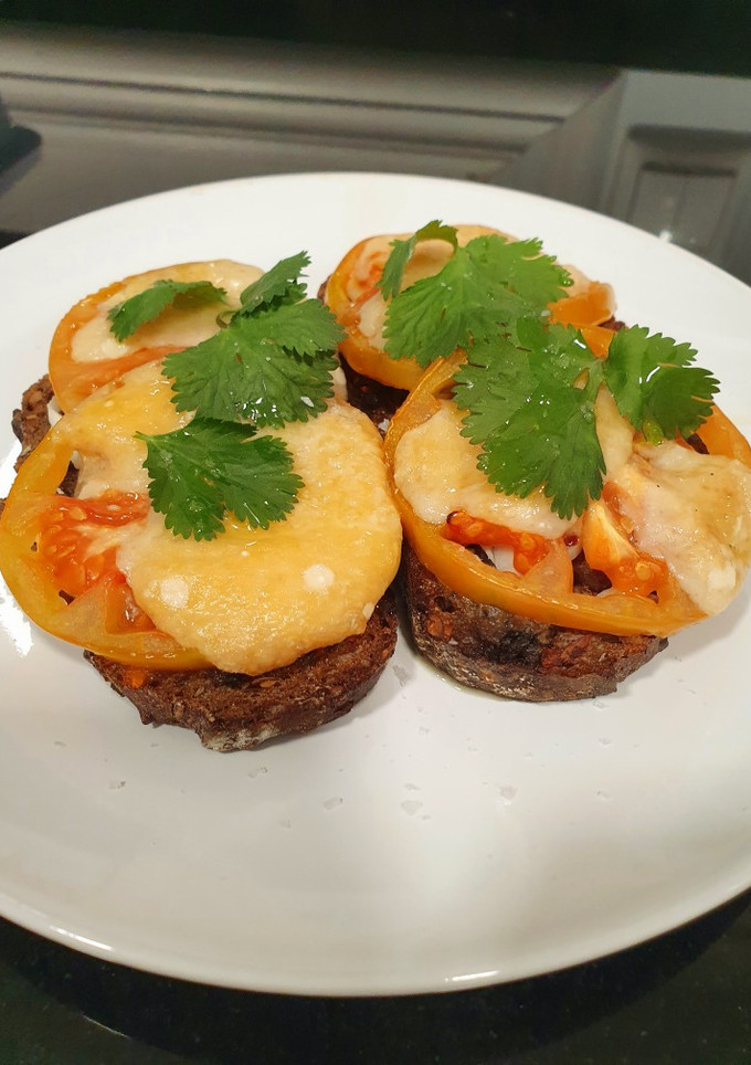 Una foto de Tostas gratinadas trufadas
