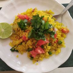 A picture of Aloo matar poha.