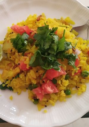 A picture of Aloo matar poha.