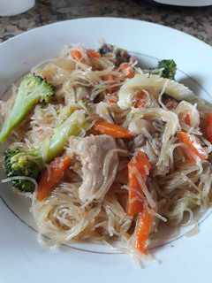 A picture of Pancit bihon(rice noodles).