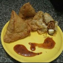 A picture of Noodles samosa.
