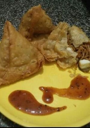 A picture of Noodles samosa.