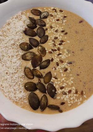 Zdjęcie przepisu ,,Śliwkowe smoothie bowl z bakaliami,,.