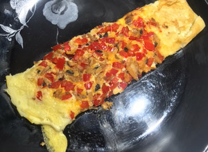 Una foto de Claras de huevo con vegetales (desayuno rápido y delicioso)
