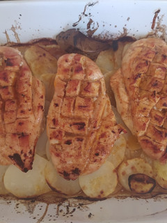 Una foto de Pechuga de pollo al horno con miel y limón