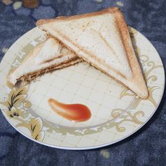 A picture of Chicken and potatoes Sandwich.
