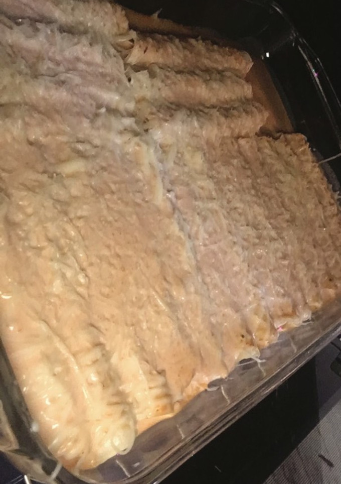 Una foto de Flautas de pollo horneadas con crema y chipotle